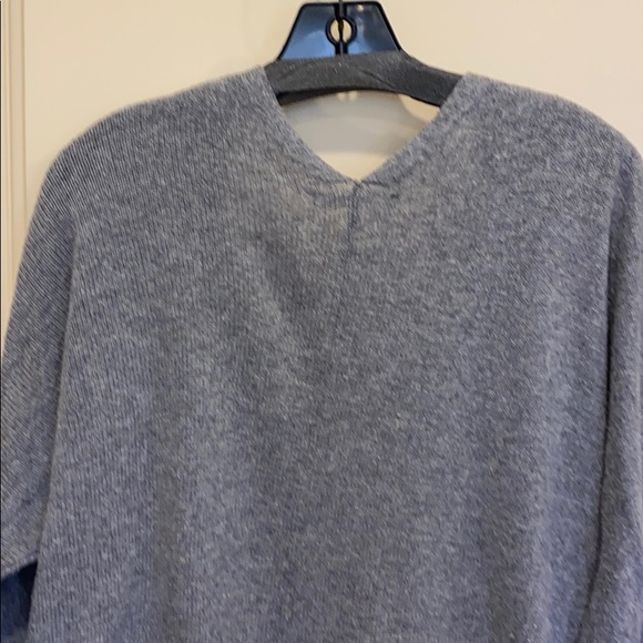 Brandy Melville sweater - Picture 4 of 7